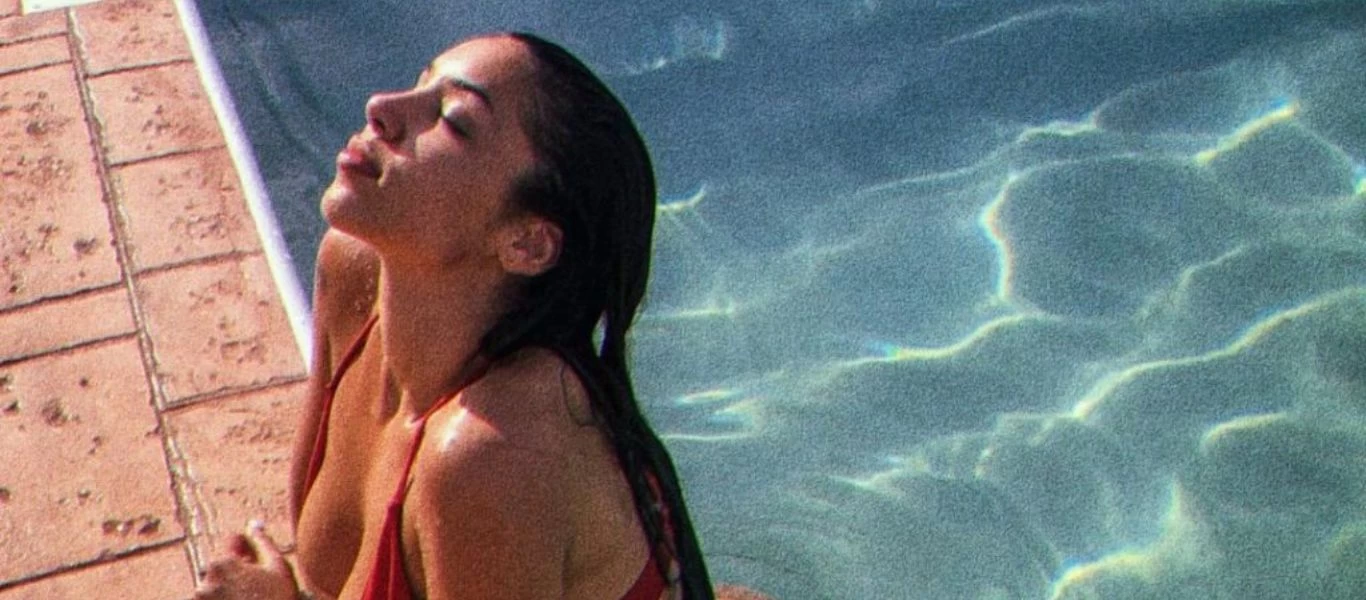 Big Brother: Η «καυτή» παίκτρια που έχει βαλθεί να... τρελάνει και τον «Μεγάλο Αδερφό» (φώτο)